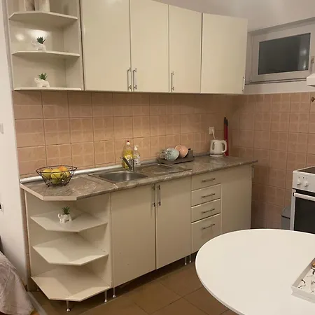 アパート Roza ルマ